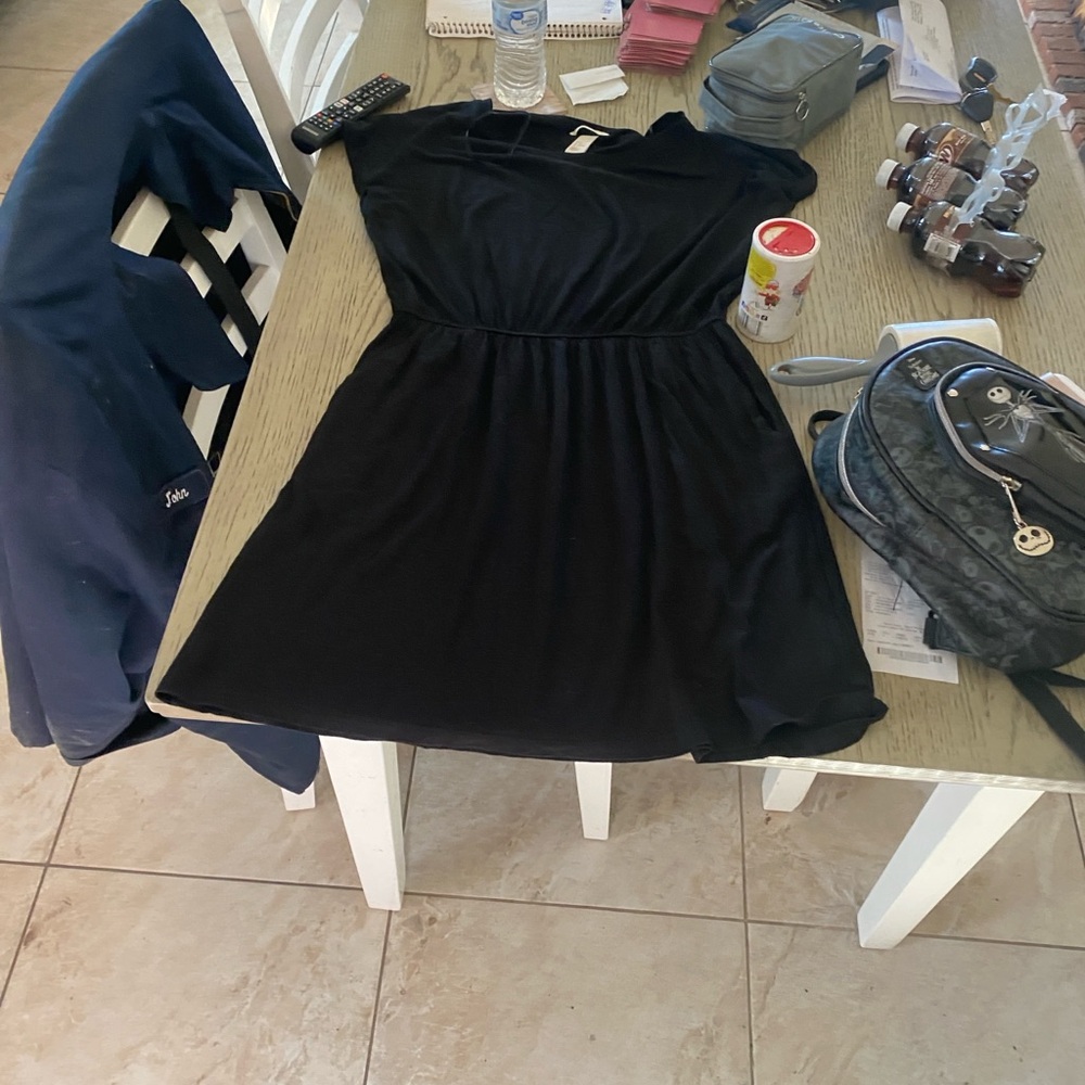 Elegant Black Dress with pocket